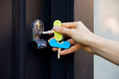 How To Lock A Door Using A Key