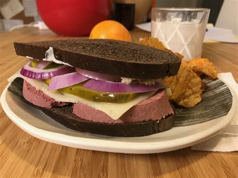 how to make a braunschweiger sandwich