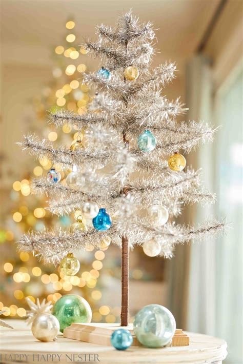 How To Make A Christmas Tree From Tinsel