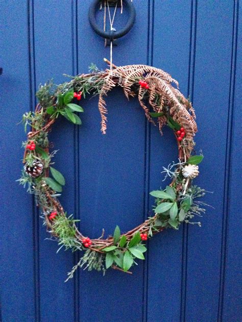 How To Make A Christmas Wreath With Leftover Branches