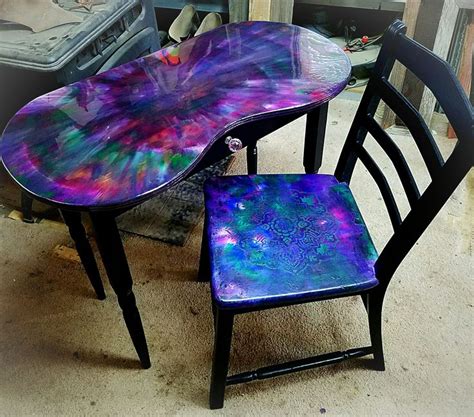 how to make a colored epoxy resin table