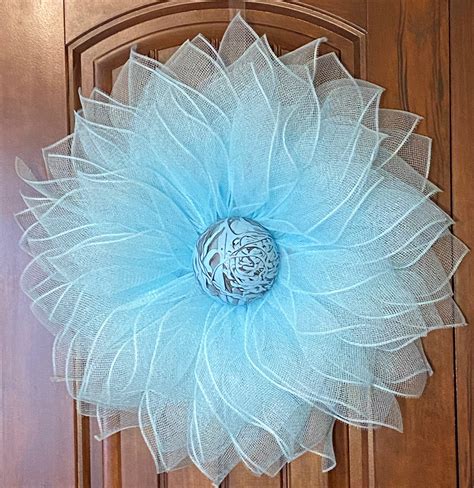 How To Make A Flower Wreath Using Mesh