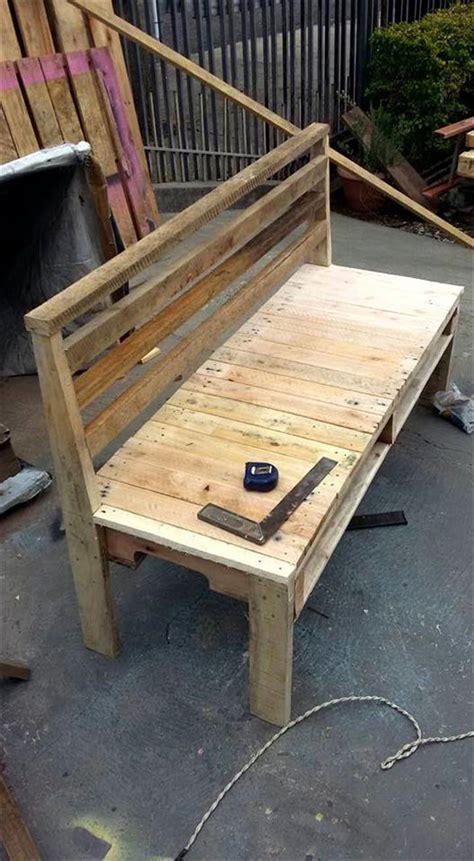 How to Make a Free Garden Bench Garden bench diy, Pallet