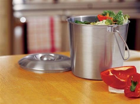 How To Make A Kitchen Compost Container