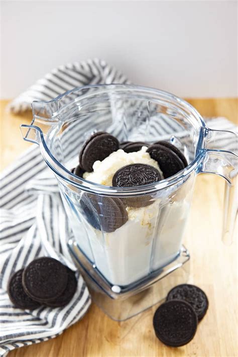 How To Make A Oreo Milkshake With A Blender