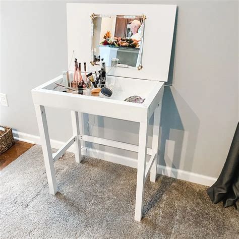 How To Make A Small Makeup Vanity