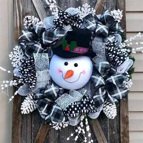 How to make a snowman wreath by Peggy Bond