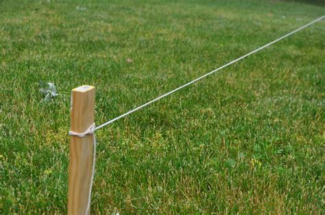 how to make a straight line for a fence with string