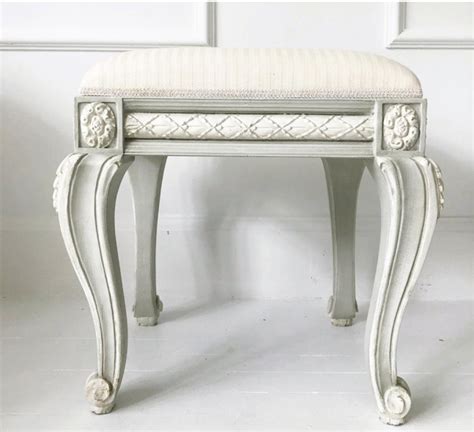 How To Make A Vanity Bench