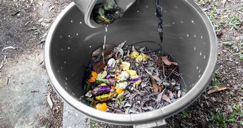 How To Make Compost In Plastic Bucket