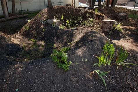 how to make garden mounds