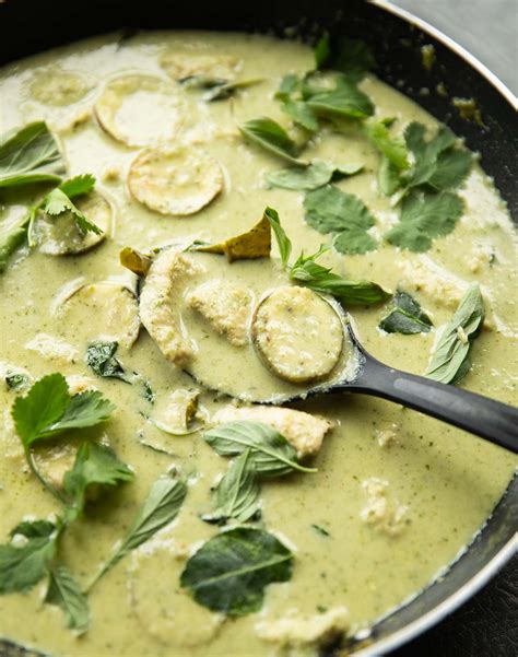 how to make green curry sauce from scratch
