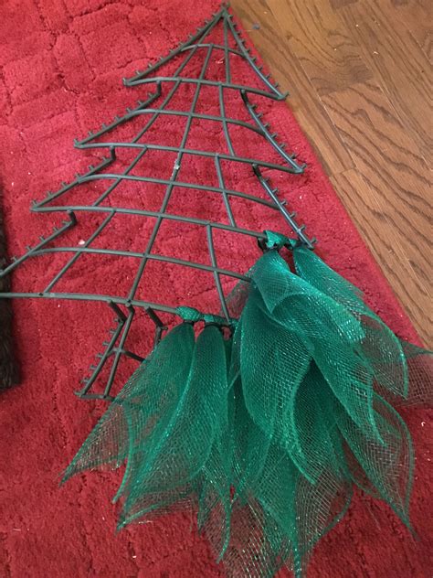 How to Decorate A Christmas Tree with Mesh Elegant