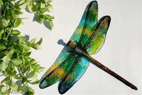 how to make realistic dragonfly wings