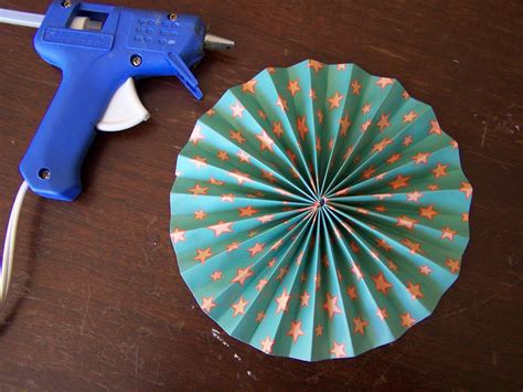 weedtime.us:how to make round paper fan decorations