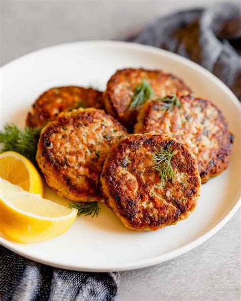 how to make salmon cakes video