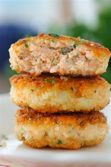 how to make salmon cakes without eggs