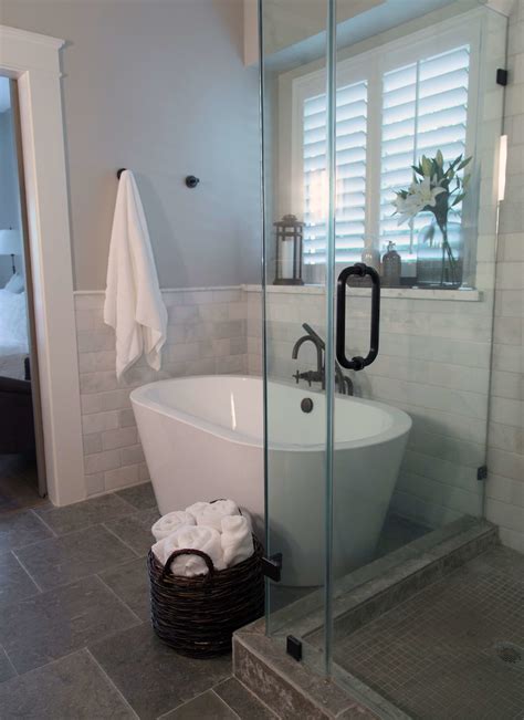 How To Make Your Master Bathroom Look Bigger