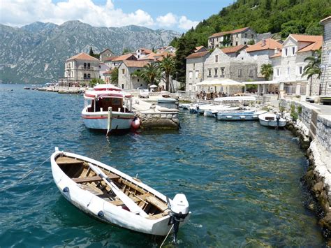 how to move to montenegro