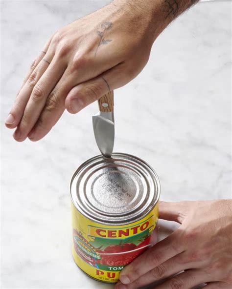how to open a can without a can opener with scissors