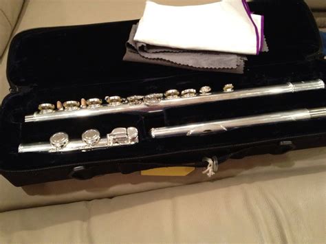 How To Open A Flute Case
