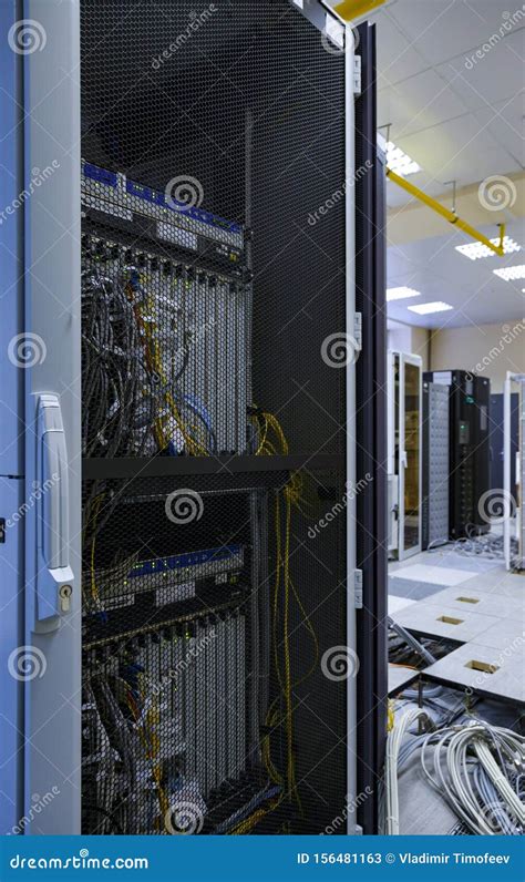 How To Open Server Rack Door