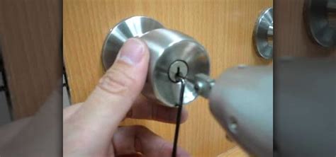 blog.rocasa.us:how to pick a door lock with a knife