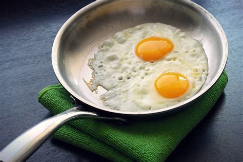 How To Prevent Eggs From Sticking To Pan
