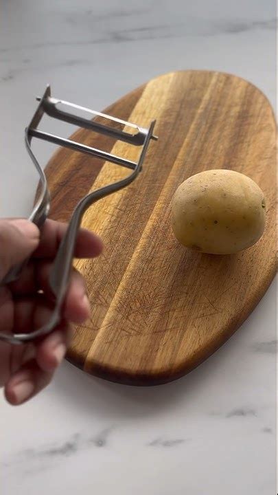 How To Properly Use A Peeler