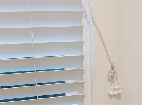 how to pull blinds without string