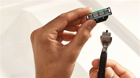 How To Put A Blade In A Razor