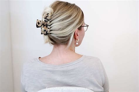  79 Stylish And Chic How To Put All Your Hair Up In A Claw Clip For Short Hair