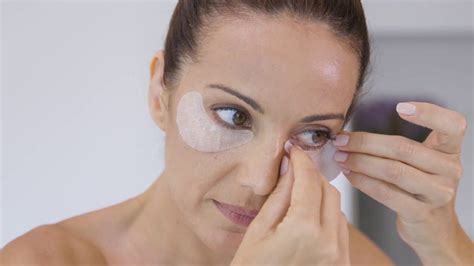 How To Put On Plastic Eye Patch