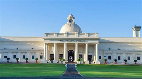 how to reach iit roorkee