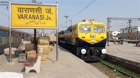 how to reach varanasi by train