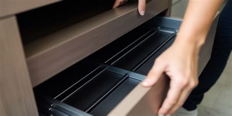 How To Remove A Drawer With Bottom Glides
