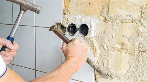How To Remove A Tile From Wall