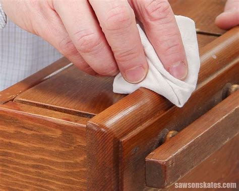 How To Remove Briwax