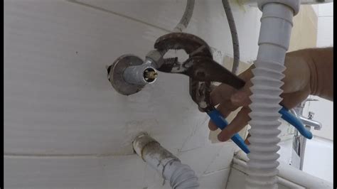 How To Remove Broken Faucet Valve