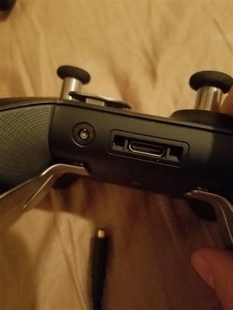 How To Remove Broken Headphone Jack From Xbox Controller