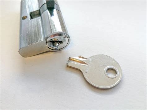how to remove broken key from lock with glue stick