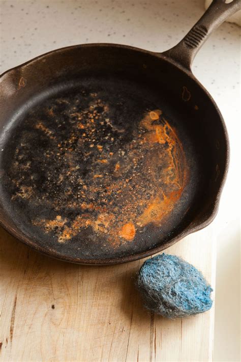 How To Remove Burnt On Grease From Cast Iron Pan