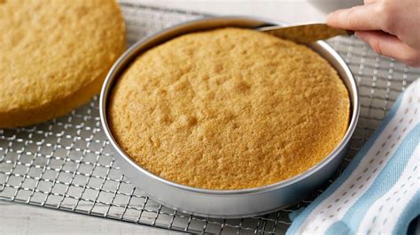 How To Remove Cake From Tin
