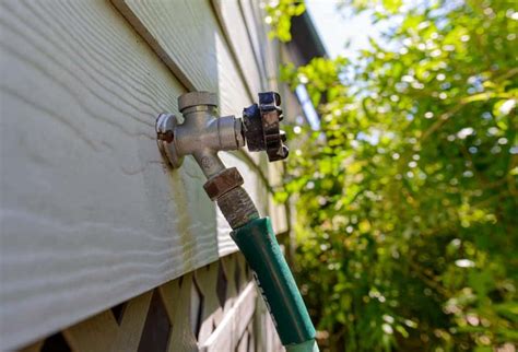how to remove garden hose from spigot