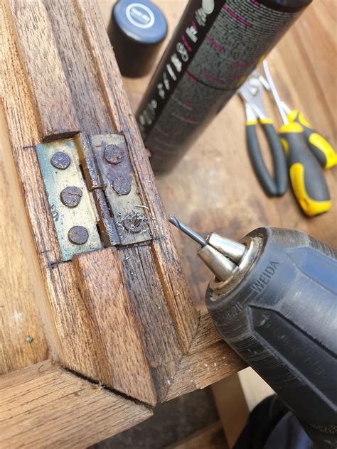 How To Remove Hinges From Wall