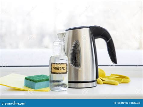 How To Remove Limescale From A Kettle Using White Vinegar