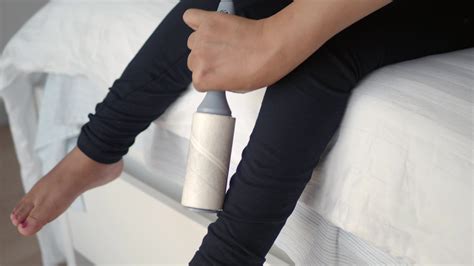 How To Remove Lint From Bed Sheets