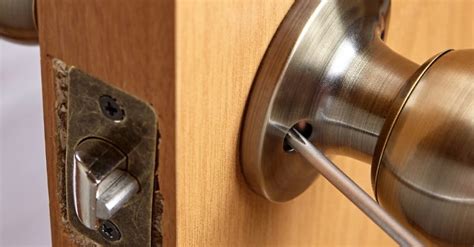 How To Remove Lock From Door Handle