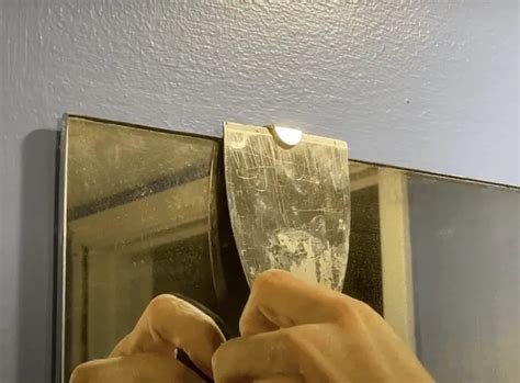 How To Remove Mirror From Wall With Clips