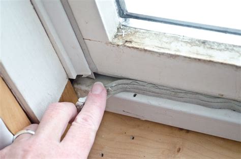 How To Remove Old Caulk Around Windows